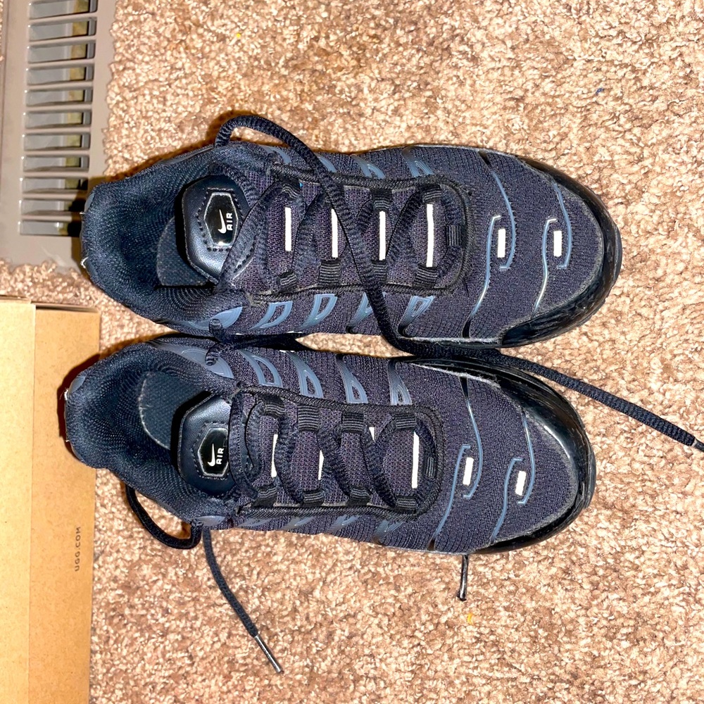 Little kid Nikes